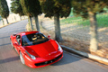 Ferrari 458 Italia rouge 3/4 avant droit travelling