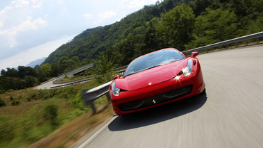 Ferrari 458 Italia - rouge - dynamique, face avant