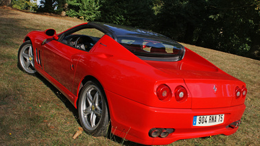 Ferrari 575 SuperAmerica rouge 3/4 arrière gauche penché 2