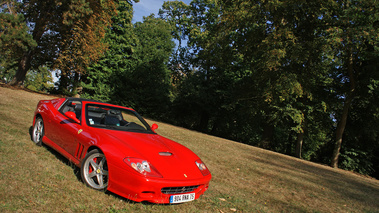 Ferrari 575 SuperAmerica rouge 3/4 avant droit penché 4