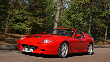 Ferrari 575 SuperAmerica rouge 3/4 avant gauche travelling 2