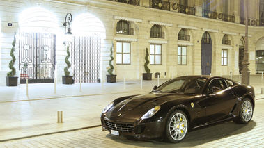 Ferrari 599 GTB Fiorano noir place Vendôme 3/4 avant gauche