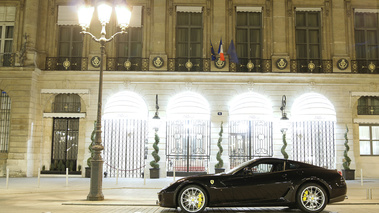 Ferrari 599 GTB Fiorano noir place Vendôme profil