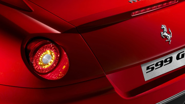 Ferrari 599 GTB Fiorano rouge feux arrière gauche