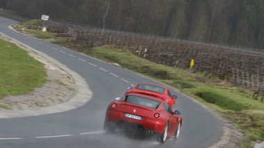 Ferrari 599 GTB Fiorano rouge vue arrière.