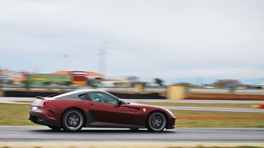 Ferrari 599 GTO bordeaux 3/4 arrière droit filé 2