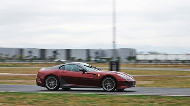 Ferrari 599 GTO bordeaux 3/4 avant droit filé