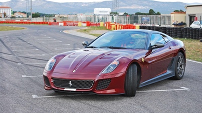 Ferrari 599 GTO bordeaux 3/4 avant gauche 2