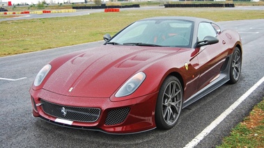 Ferrari 599 GTO bordeaux 3/4 avant gauche 3