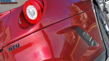 Ferrari 599 GTO bordeaux logo 2