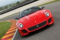Ferrari 599 GTO - rouge/noir - face avant, penché, sur piste