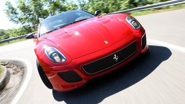 Ferrari 599 GTO - rouge/noir - face avant, penché