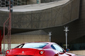 Ferrari 599 HGTE rouge 3/4 arrière droit debout