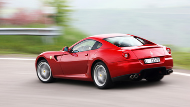 Ferrari 599 HGTE rouge 3/4 arrière gauche filé 2