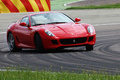 Ferrari 599 HGTE rouge circuit 3/4 avant droit