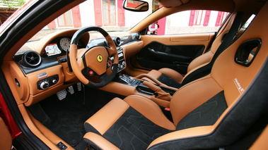 Ferrari 599 HGTE rouge intérieur 3