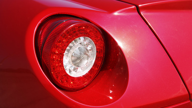 Ferrari 599 HGTE rouge phare arrière gauche