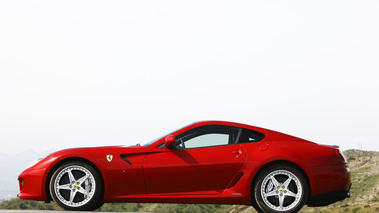 Ferrari 599 HGTE rouge profil 2