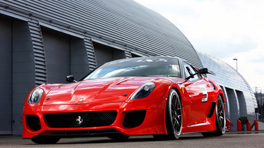 Ferrari 599 XX - rouge - 3/4 avant gauche