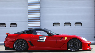 Ferrari 599XX rouge profil