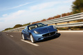 Ferrari California bleu 3/4 avant droit travelling penché