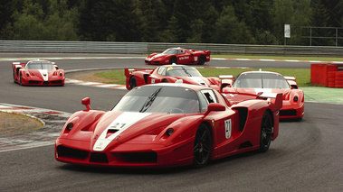 Ferrari FXX rouge 3/4 avant gauche