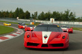 Ferrari FXX rouge face avant travelling