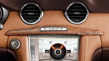 Fisker Karma - gris foncé - console centrale