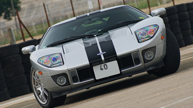 Ford GT gris Montlhéry face avant penché