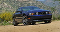 Ford Mustang GT bleu 3/4 avant droit penché 2