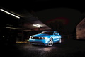 Ford Mustang GT bleu 3/4 avant gauche