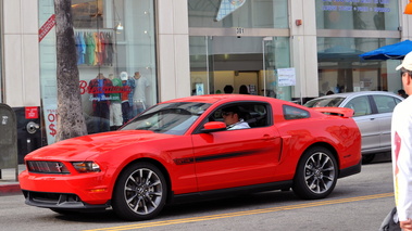 Ford Mustang GT CS rouge 3/4 avant gauche penché