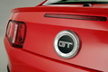 Ford Mustang GT rouge logo coffre