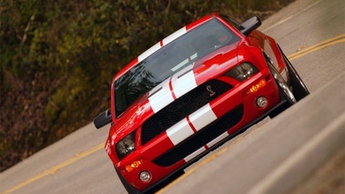 Ford Shelby GT 500 Rouge 3/4 AV 1