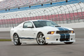 Shelby GT350 - blanc/bleu - 3/4 avant droit