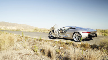 Jaguar C-X75 - 3/4 arrière gauche, porte ouverte