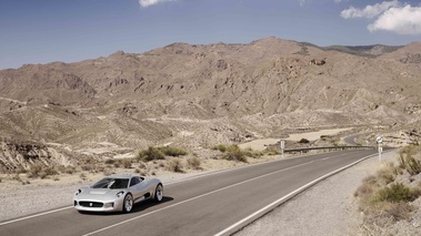 Jaguar C-X75 gris 3/4 avant gauche 4