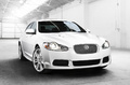 Jaguar XFR blanche 3/4 avant