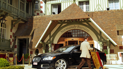  Jaguar XFR noire Deauville Statique Hôtel