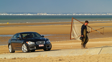  Jaguar XFR noire Deauville Statique pêcheurs