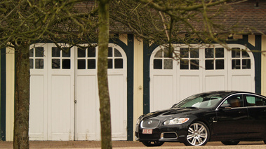  Jaguar XFR noire Deauville Statique Villa