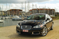 Jaguar XFR noire le port 3/4 avant gauche