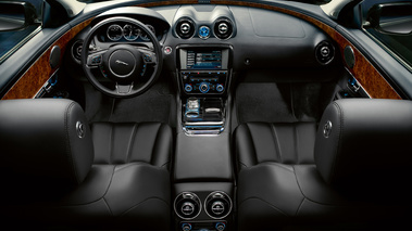 Jaguar XJ gris intérieur