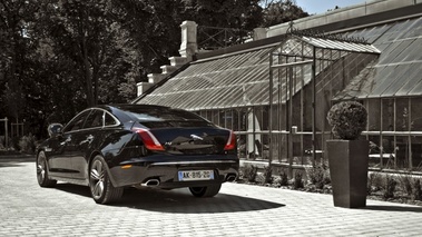 Jaguar XJ Noir 3/4 arriere