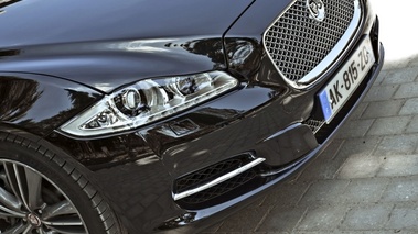 Jaguar XJ Noir Zoom 3/4 avant