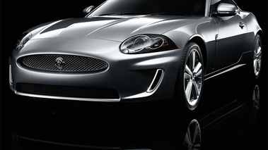 Jaguar XK 75th Anniversary - grise - 3/4 avant gauche