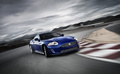 Jaguar XK Speed Pack  - bleue - 3/4 avant droit, travelling