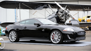 Jaguar XKR 175 - noire - 3/4 avant droit