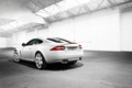 Jaguar XKR blanc 3/4 arrière gauche