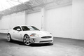 Jaguar XKR blanc 3/4 avant droit